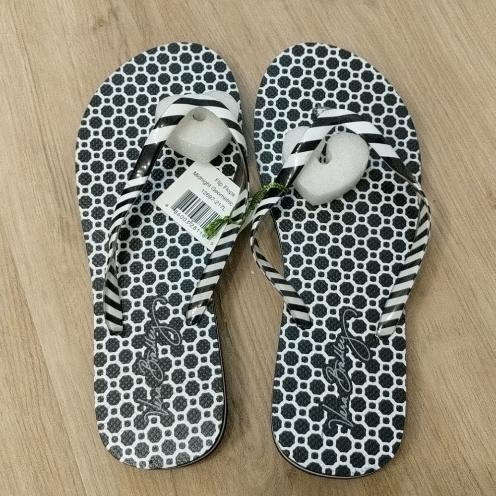 Vera Bradley Flip flops